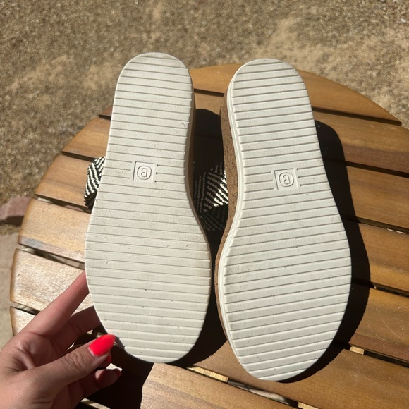 Bzees wedge sandals - Picture 6 of 6